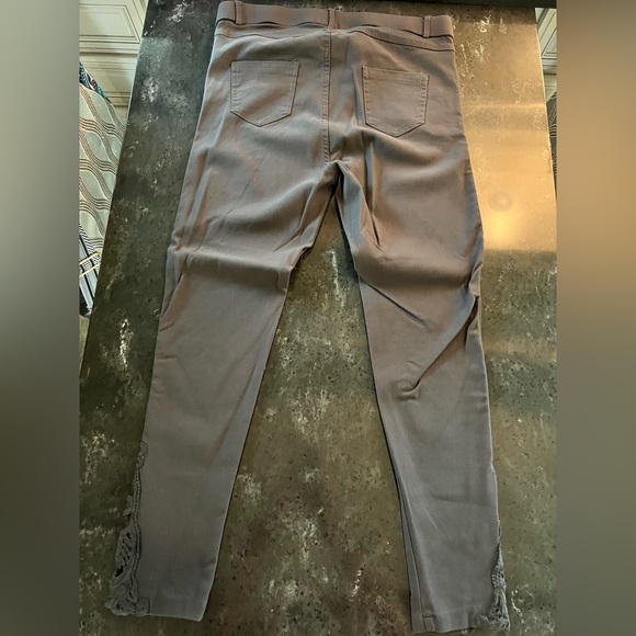 Amaryllis Apparel Women's Crochet Ankle Super Stretch Jegging with Pockets 1X - Picture 4 of 7